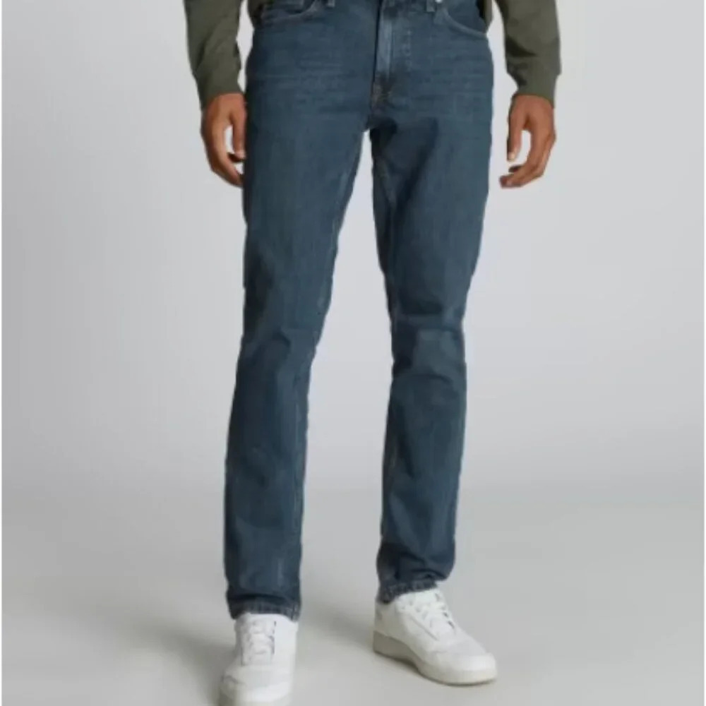 Everlane Men's The Organic Cotton Slim-Fit Jean - Picture 2 of 9